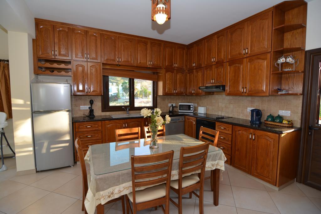Kalli Villa โพมอส ห้อง รูปภาพ