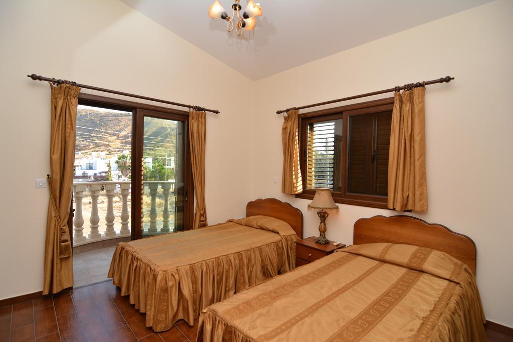 Kalli Villa โพมอส ห้อง รูปภาพ
