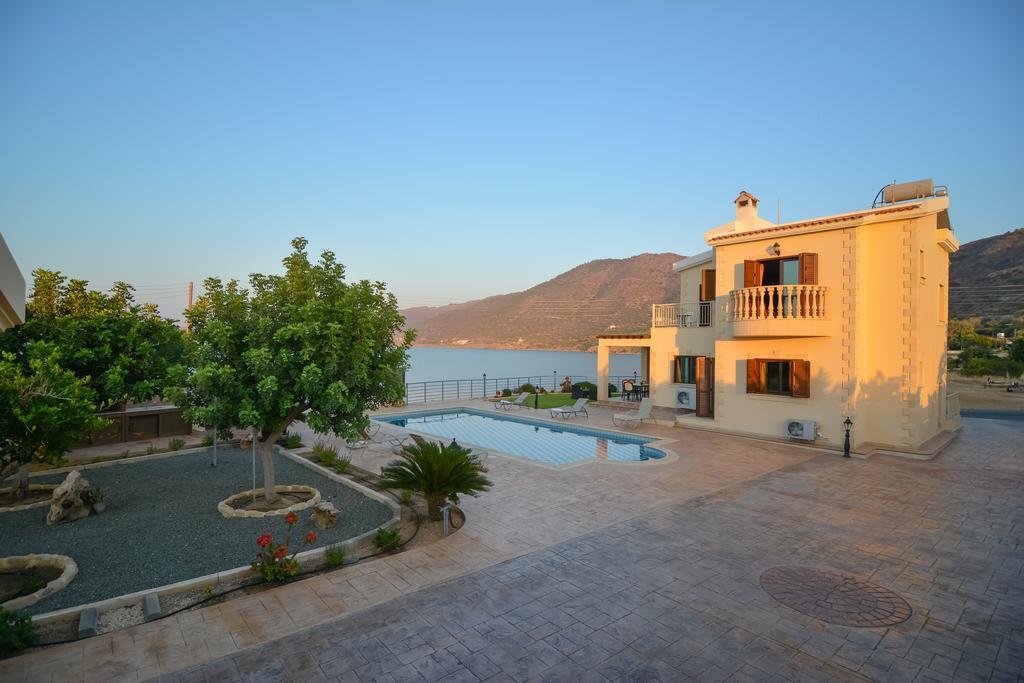 Kalli Villa โพมอส ห้อง รูปภาพ