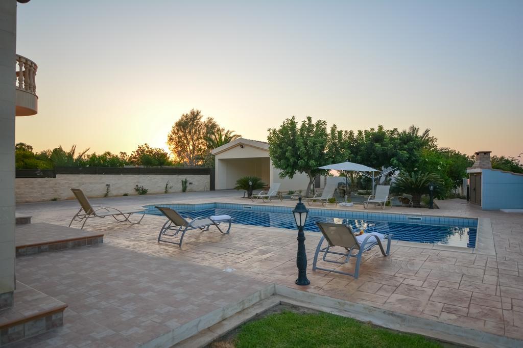 Kalli Villa โพมอส ห้อง รูปภาพ